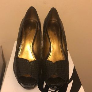 Black print peep toe